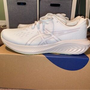 ASICS Women's Gel - Excite 10 Size 9.5